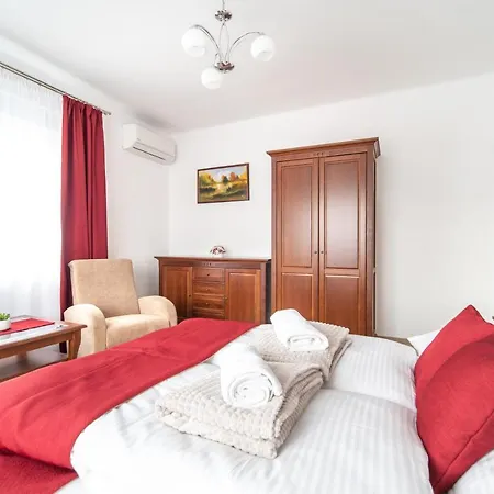 Topaz Apartmanhazak
