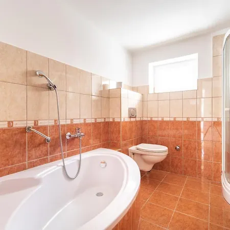 Topaz Apartmanhazak 凯斯特海伊