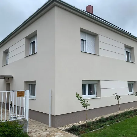 Topaz Apartmanhazak *