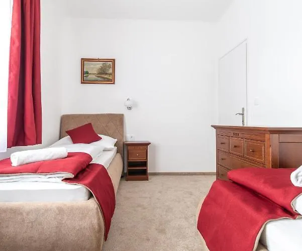 Topaz Apartmanhazak מלון דירות 4*